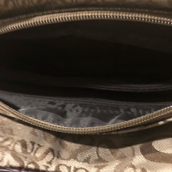 New Guess purse - Picture 5 of 6